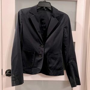 𝅺THEORY black and grey pinstripe fitted blazer.  Size 4